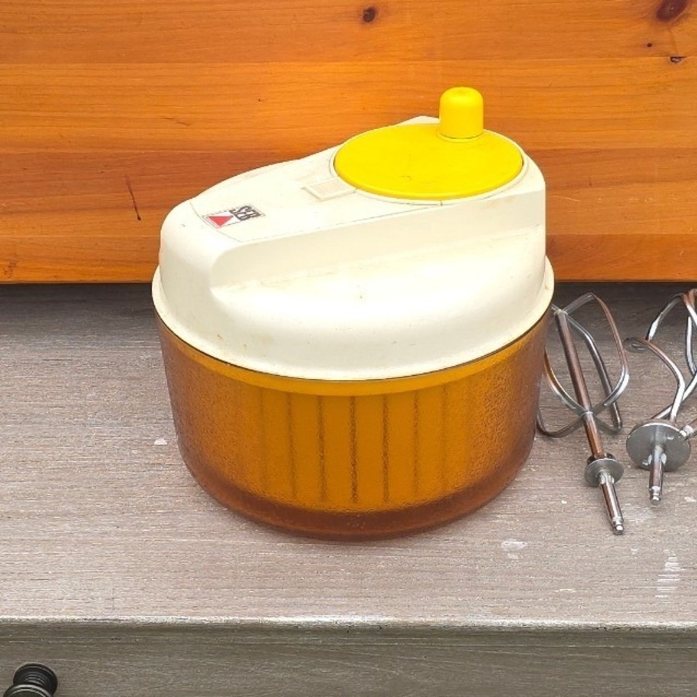 Vintage SEB Manual Hand crank salad Mixer france White Yellow Amber 70s